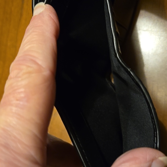 Coach Trifold Wallet. - Picture 6 of 8